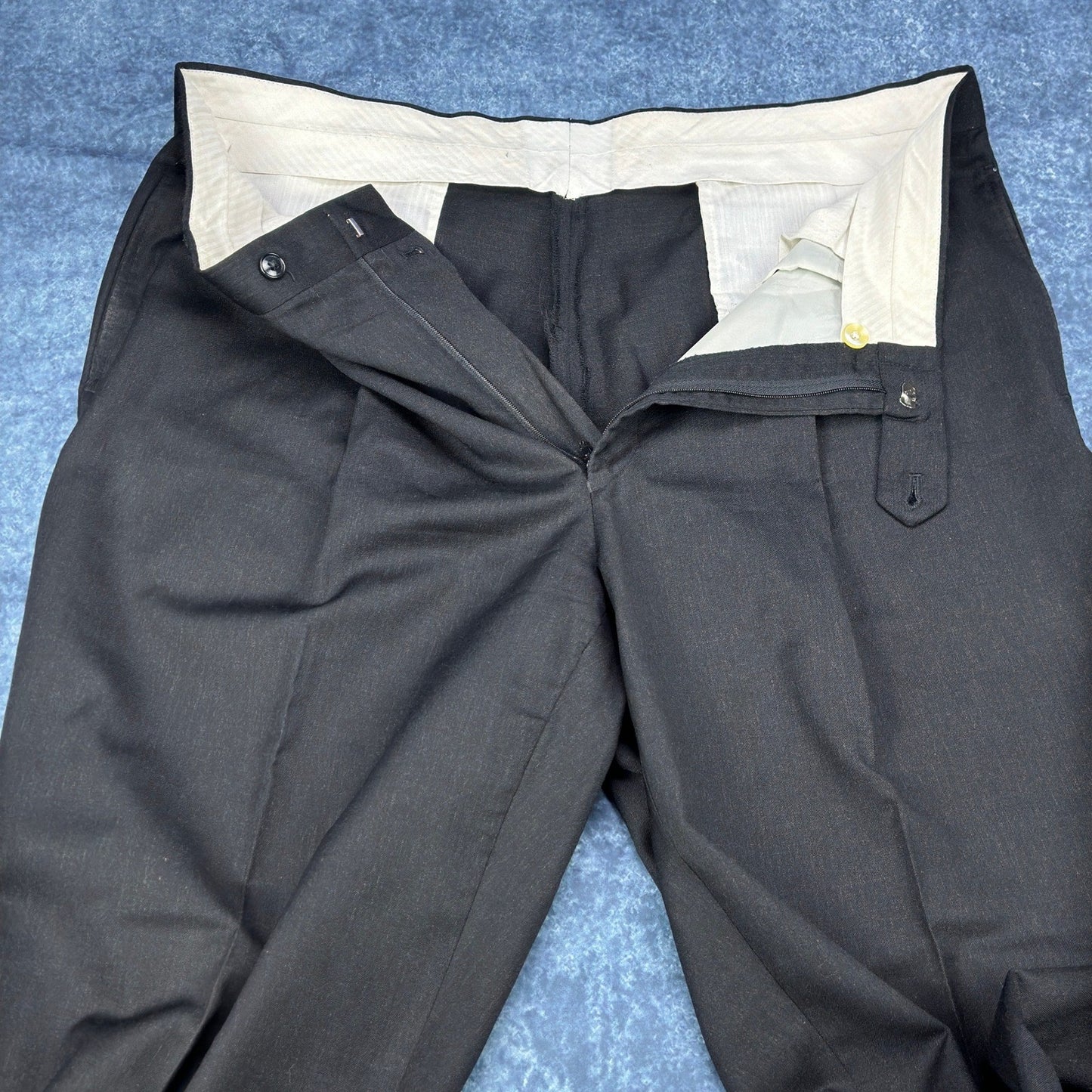 Jones New York Classic Mens 2-Piece Suit Charcoal Black 100% Wool 38W 46R by Jones New York Classic