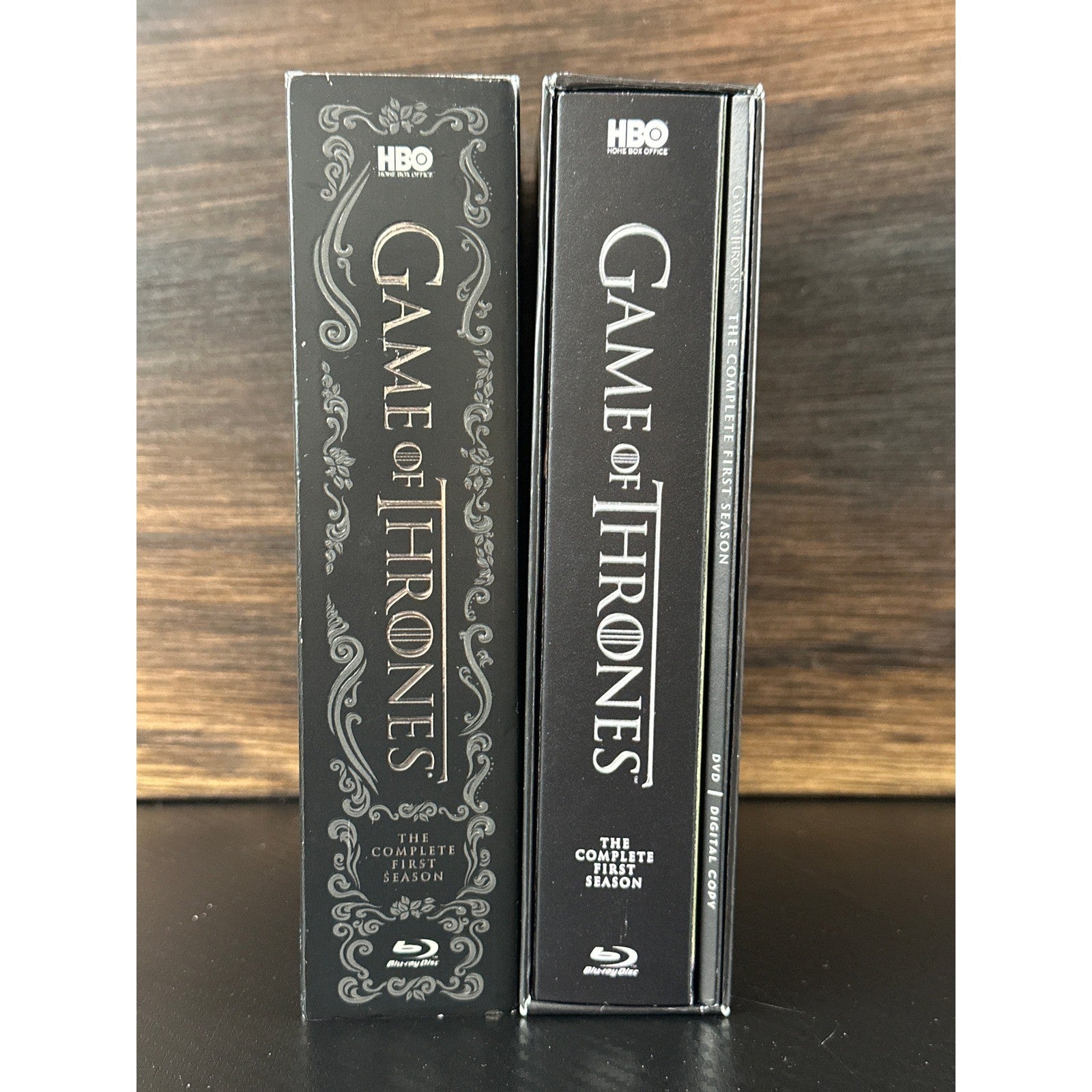 Game of Thrones The Complete First Season Blu-ray 5-Disc Set with Episode Guide by Buysaavy