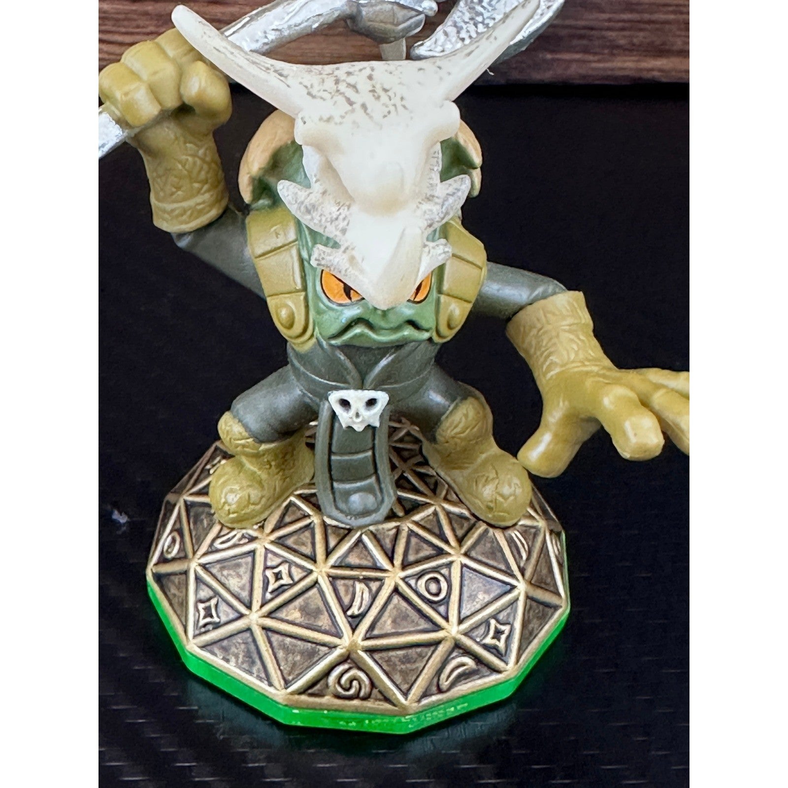 Activision Skylanders Giants Voodood Life Element Figure 83985888 Green Base by Activision