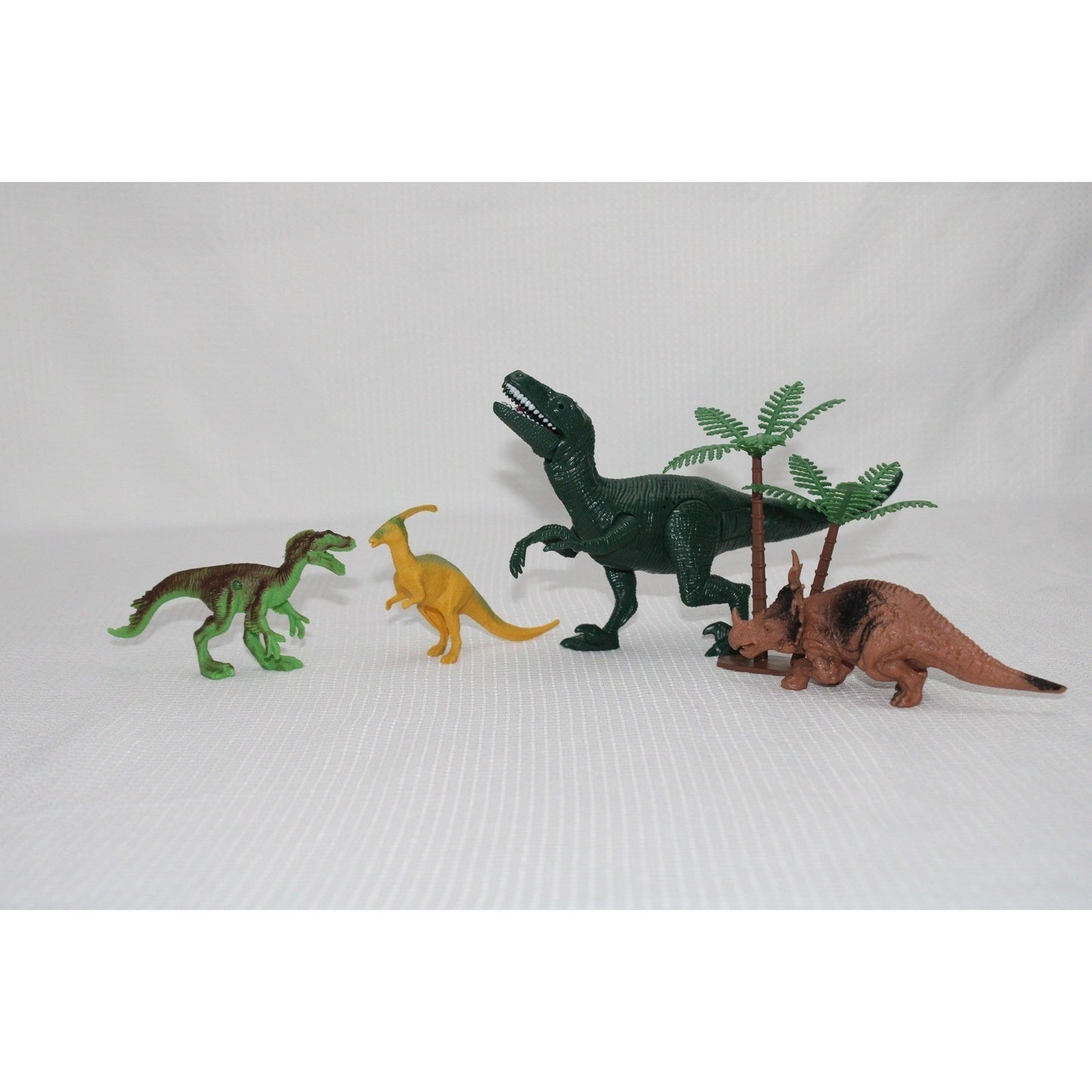 Animal Planet Dinosaur Transport Truck Playset 4 Figures Accessories 14" by Animal Planet