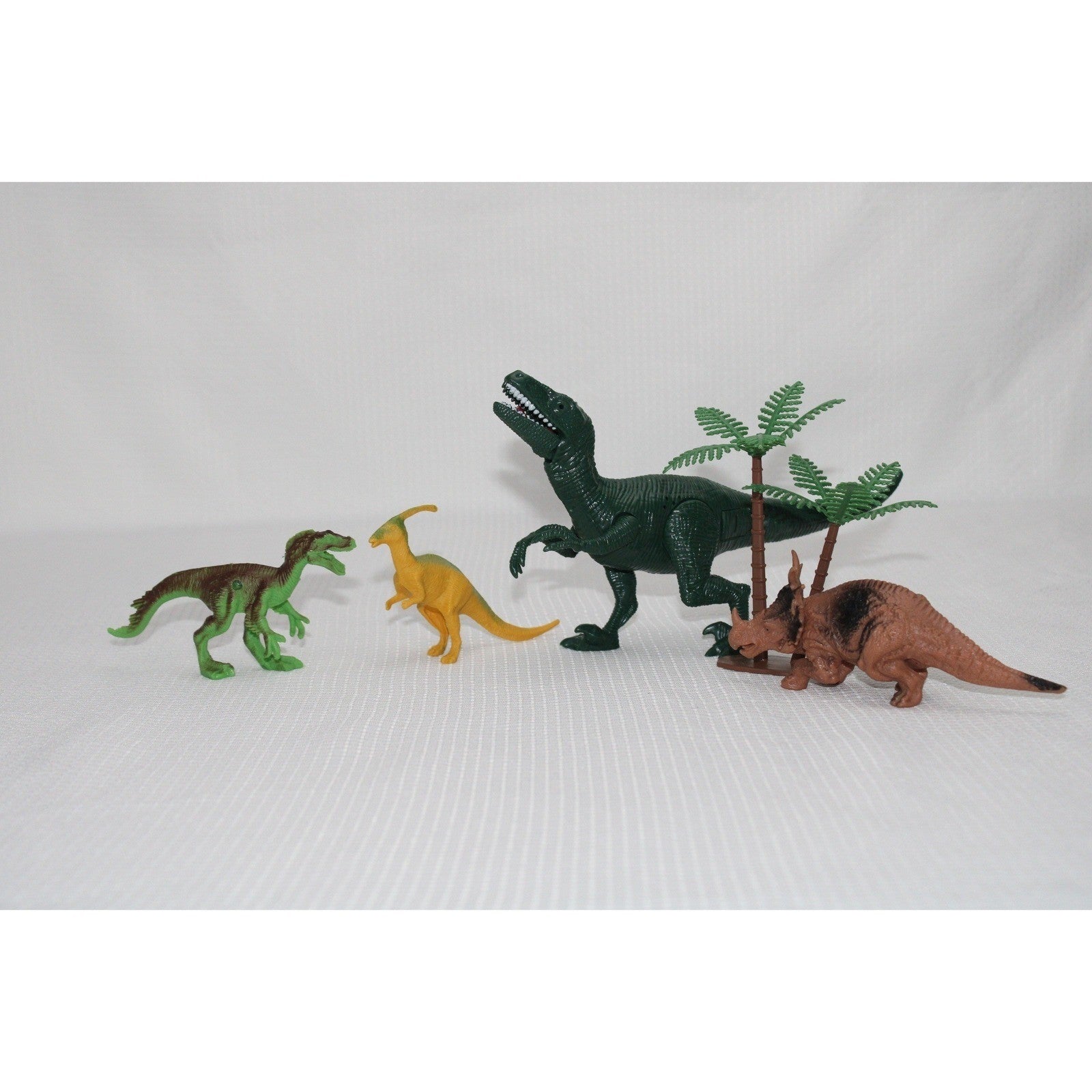 Animal Planet Dinosaur Transport Truck Playset 4 Figures Accessories 14" by Animal Planet