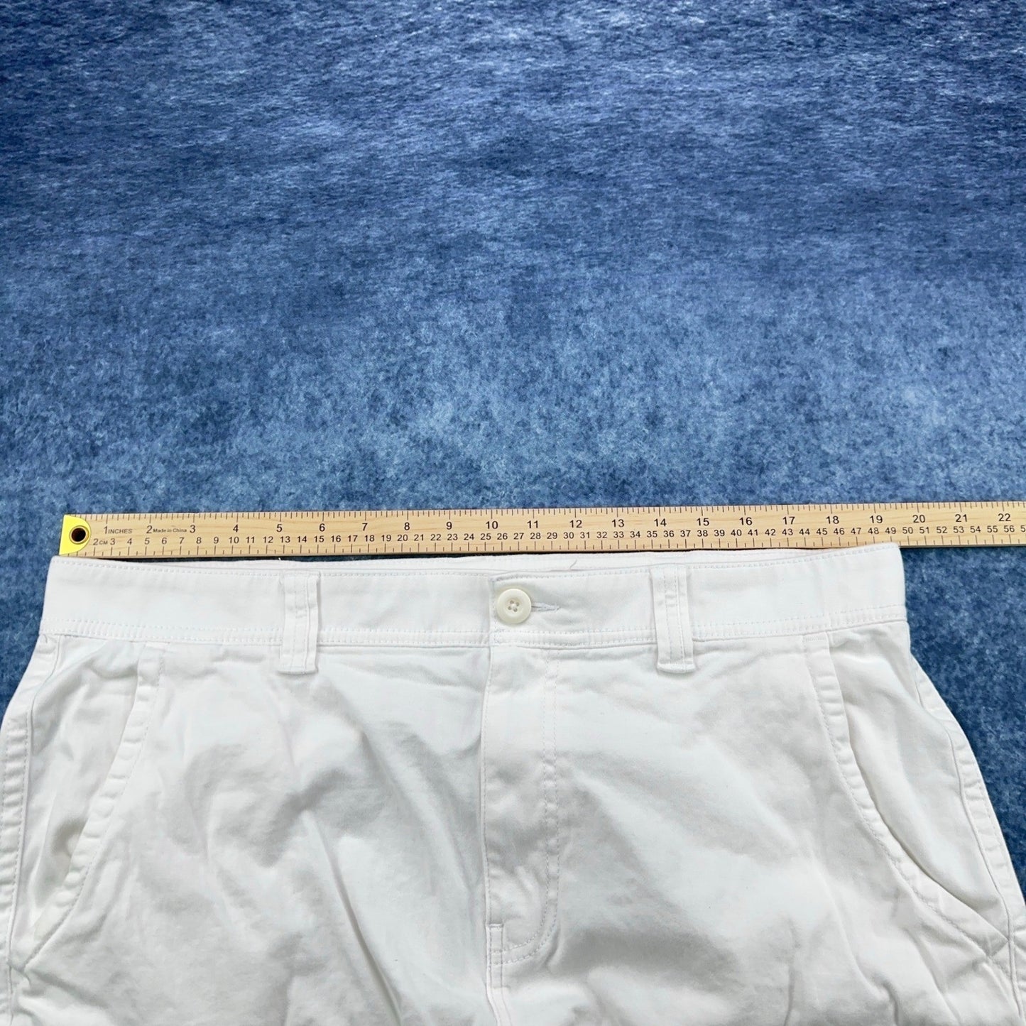 St Johns Bay Mens White Comfort Stretch Cargo Shorts Size 38 Cotton Blend by St. John's Bay