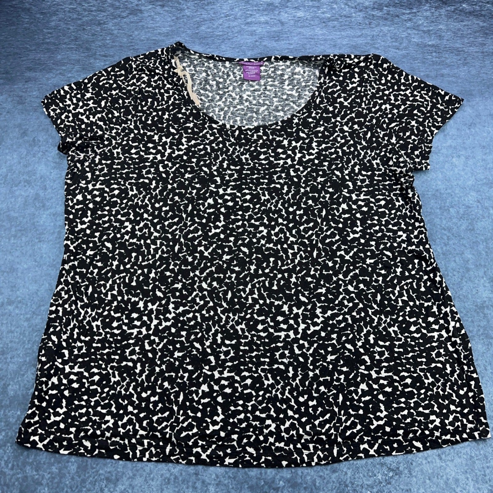 Beverly Drive Womens Plus 20-22W Black White Abstract Rayon Scoop Neck Top by Beverly Drive
