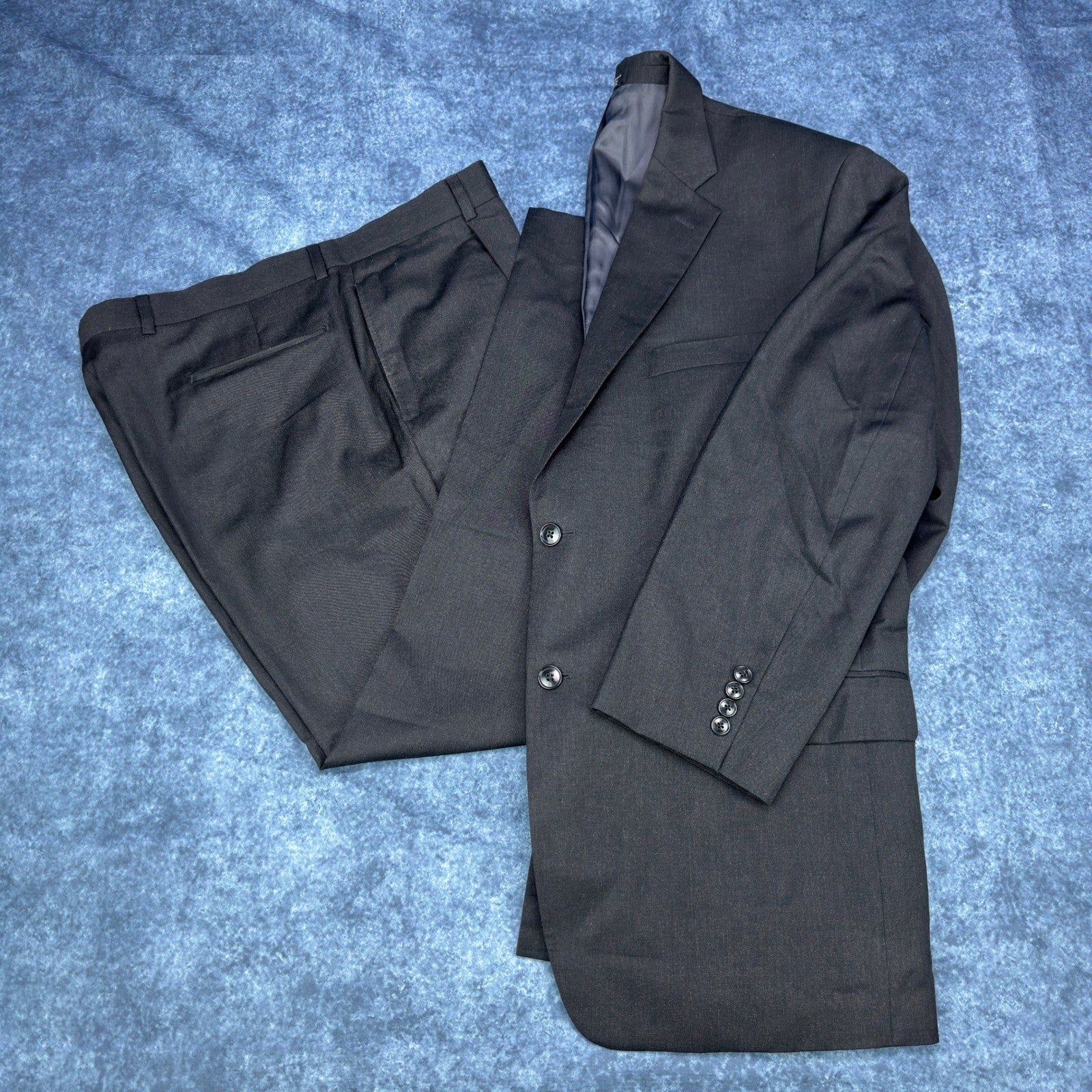 Jones New York Classic Mens 2-Piece Suit Charcoal Black 100% Wool 38W 46R by Jones New York Classic