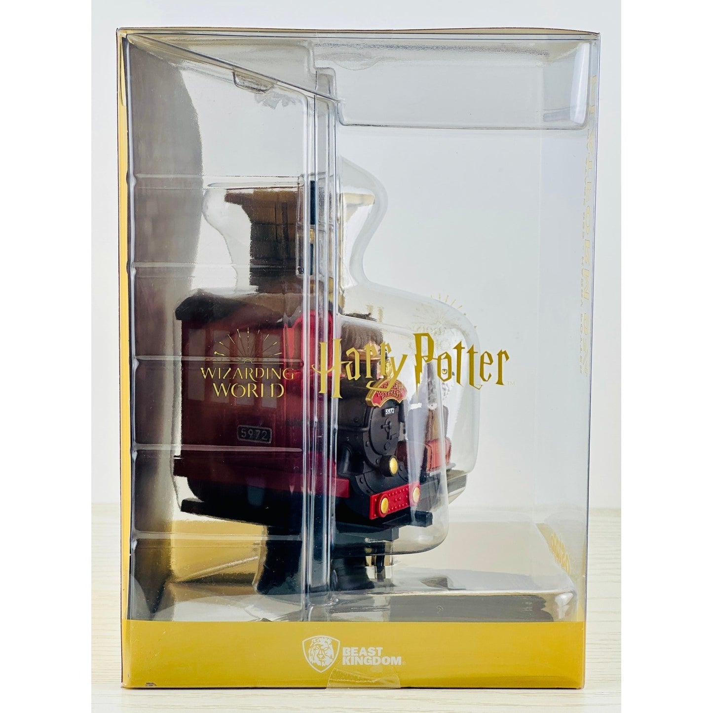 Harry Potter Platform 9 3/4 Diorama Figurine by Beast Kingdom, Licensed by Beast Kingdom