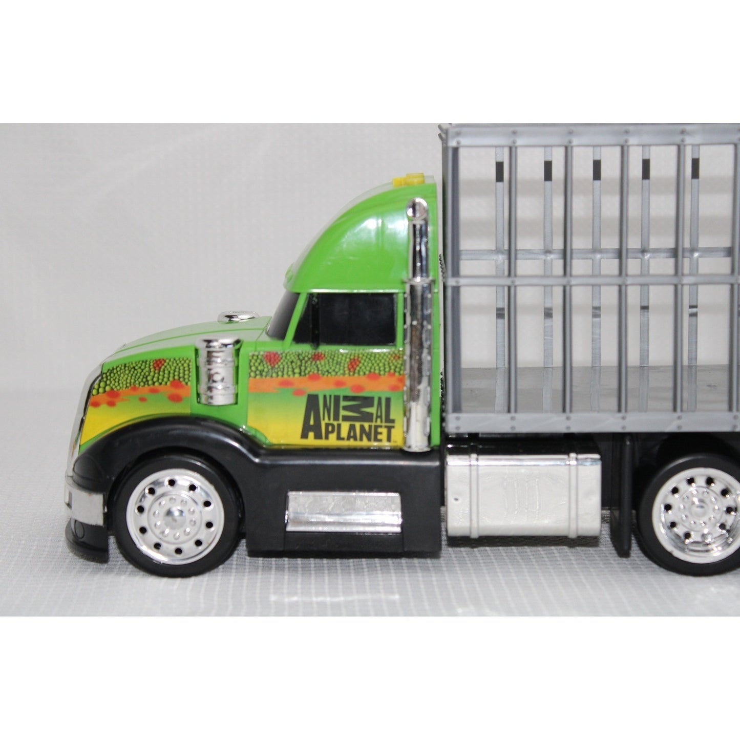 Animal Planet Dinosaur Transport Truck Playset 4 Figures Accessories 14" by Animal Planet