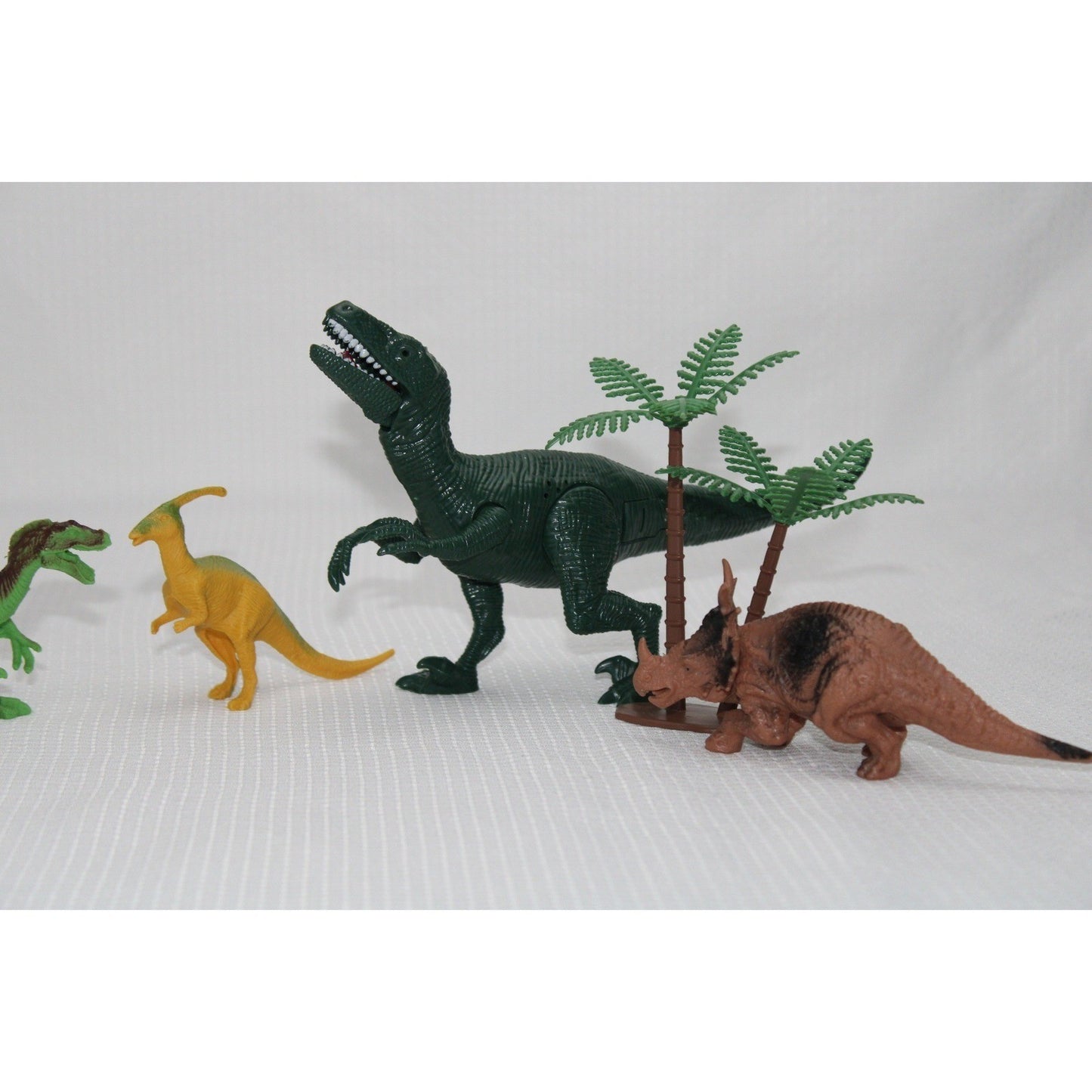 Animal Planet Dinosaur Transport Truck Playset 4 Figures Accessories 14" by Animal Planet