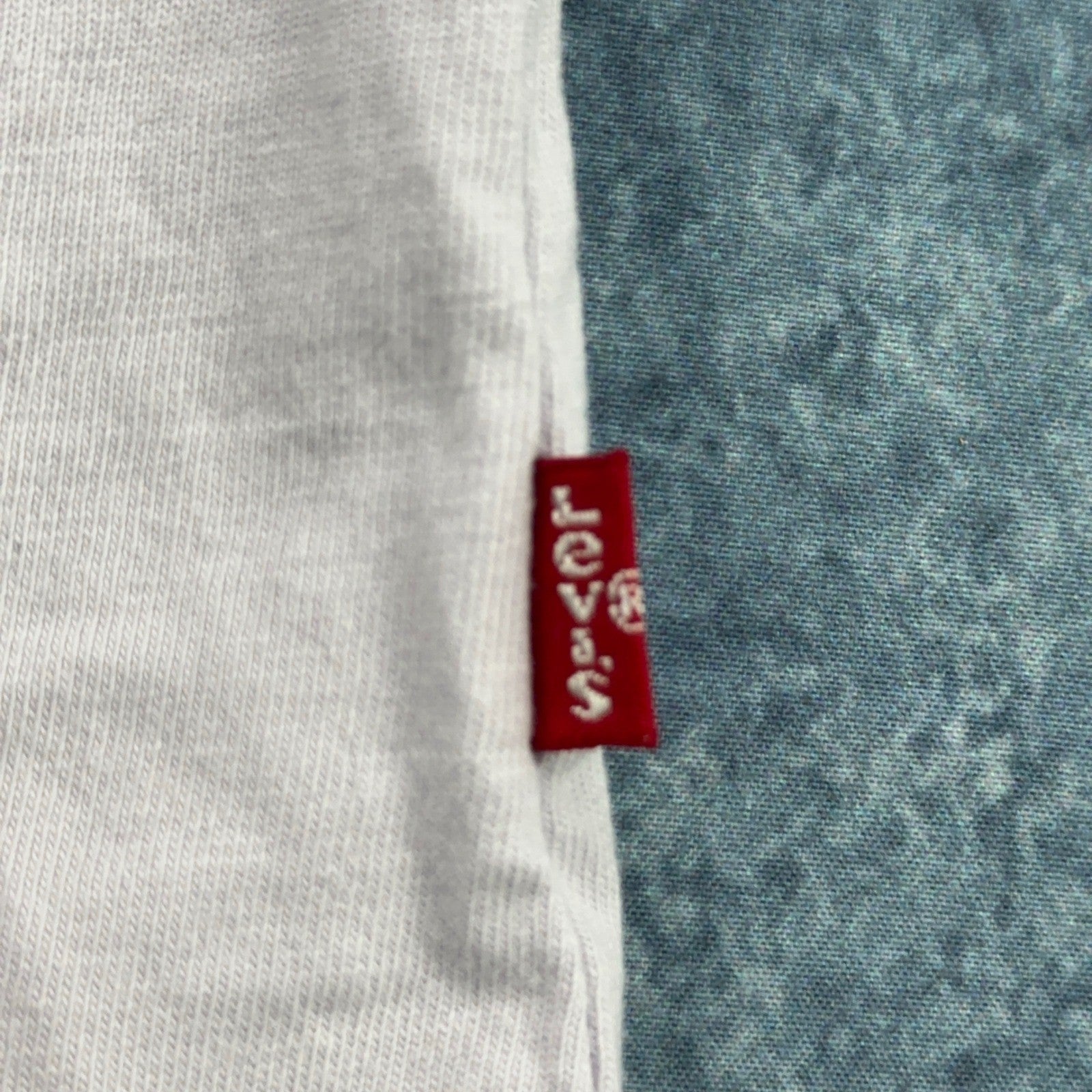 Levis Womens XL Graphic Tee Lavender Purple Metallic Silver Batwing Logo Shirt by Levi's
