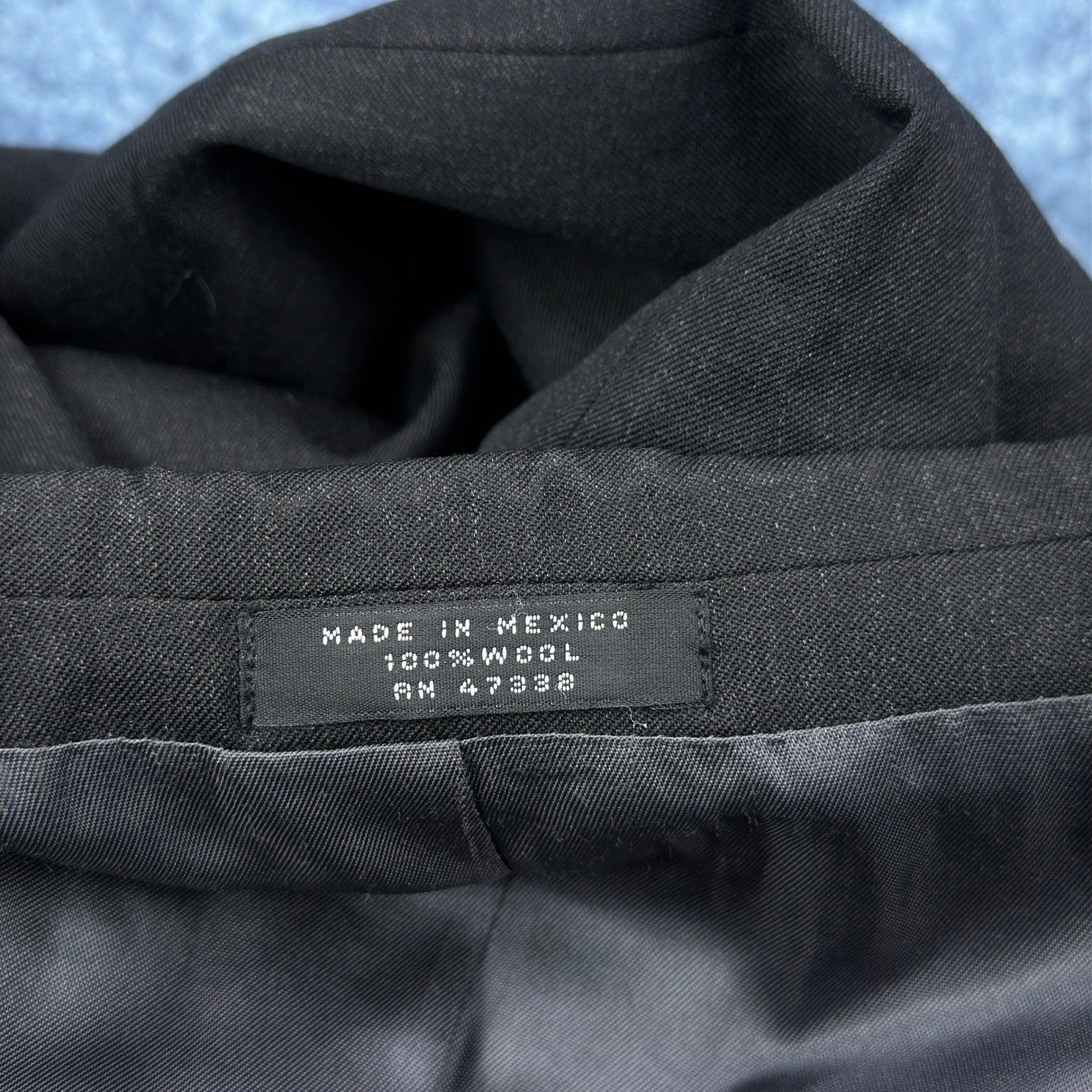 Jones New York Classic Mens 2-Piece Suit Charcoal Black 100% Wool 38W 46R by Jones New York Classic