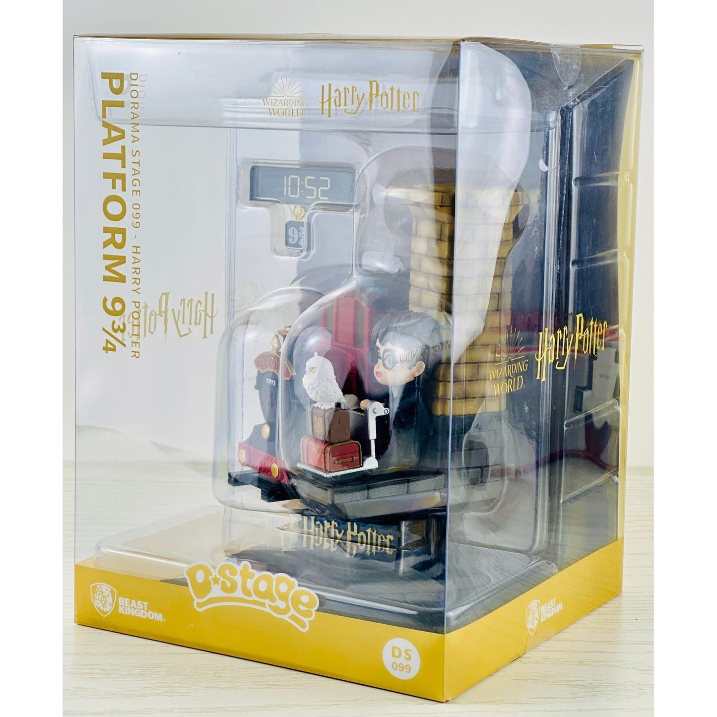 Harry Potter Platform 9 3/4 Diorama Figurine by Beast Kingdom, Licensed by Beast Kingdom