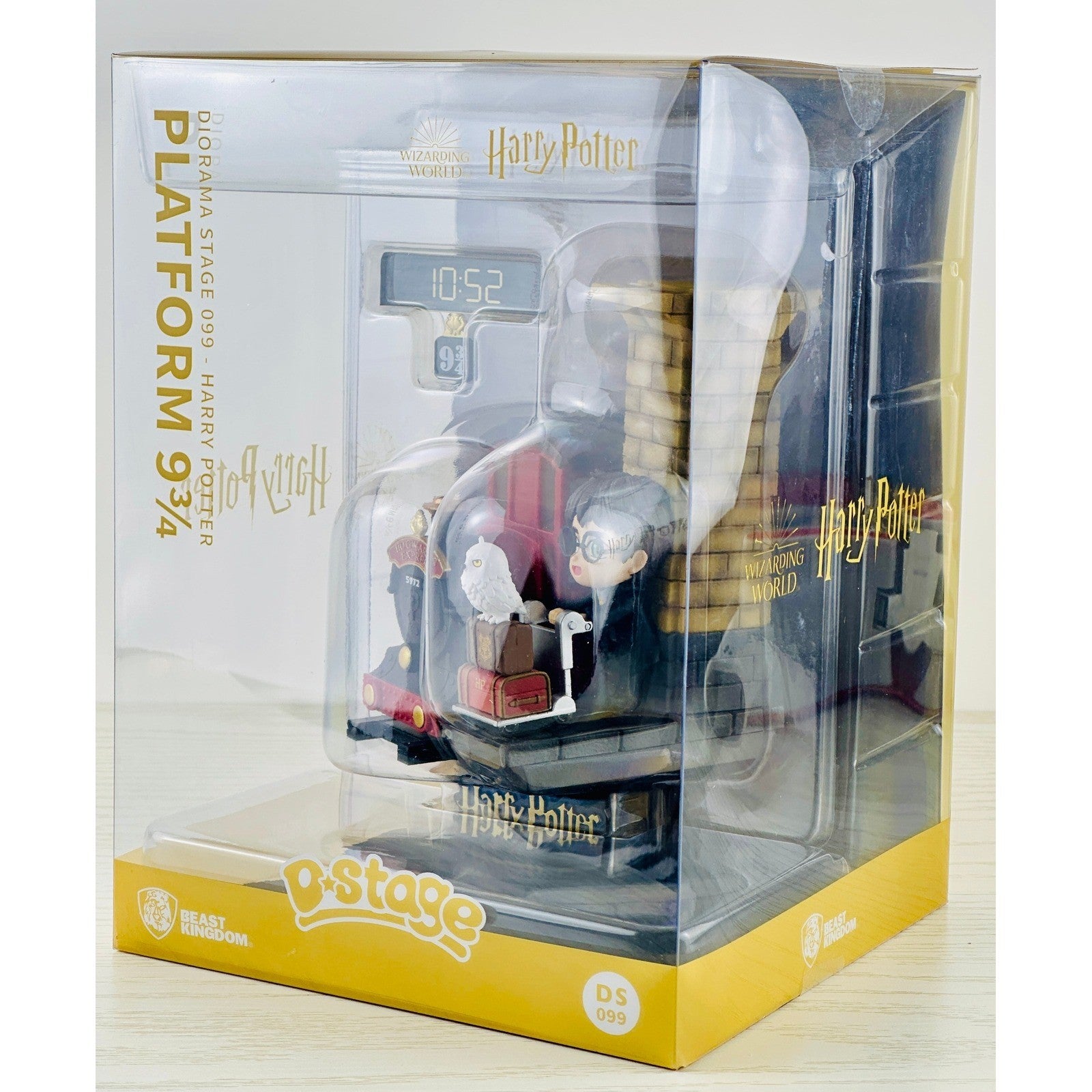 Harry Potter Platform 9 3/4 Diorama Figurine by Beast Kingdom, Licensed by Beast Kingdom