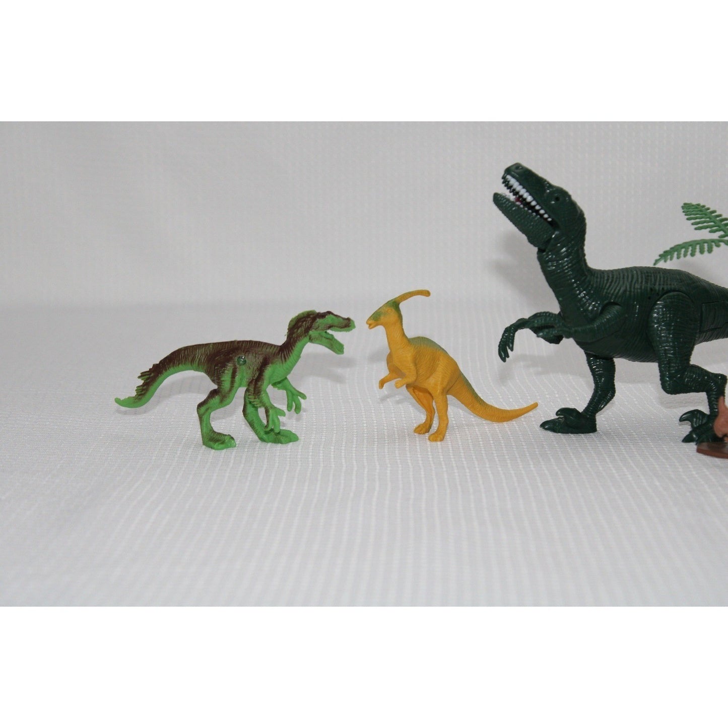Animal Planet Dinosaur Transport Truck Playset 4 Figures Accessories 14" by Animal Planet