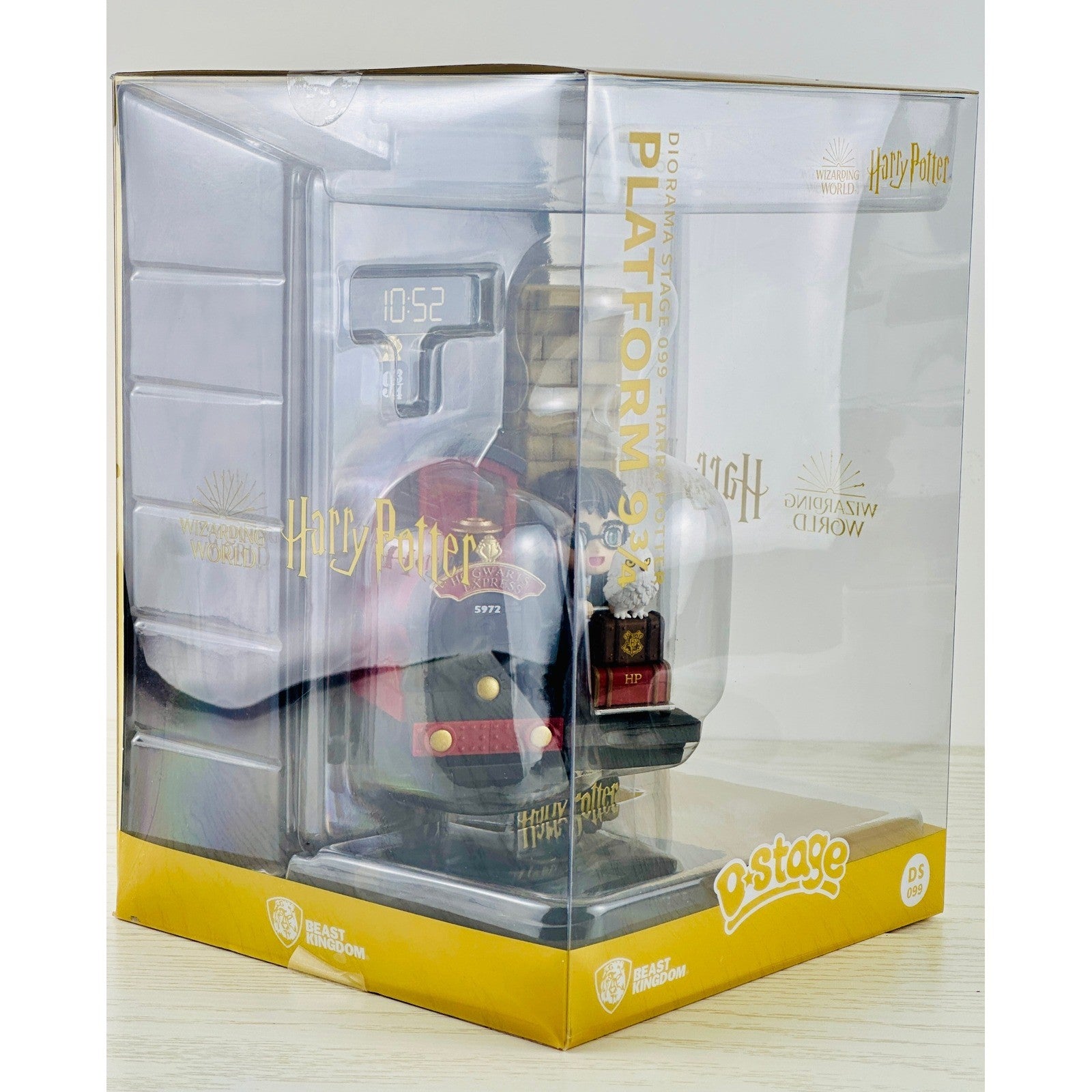 Harry Potter Platform 9 3/4 Diorama Figurine by Beast Kingdom, Licensed by Beast Kingdom